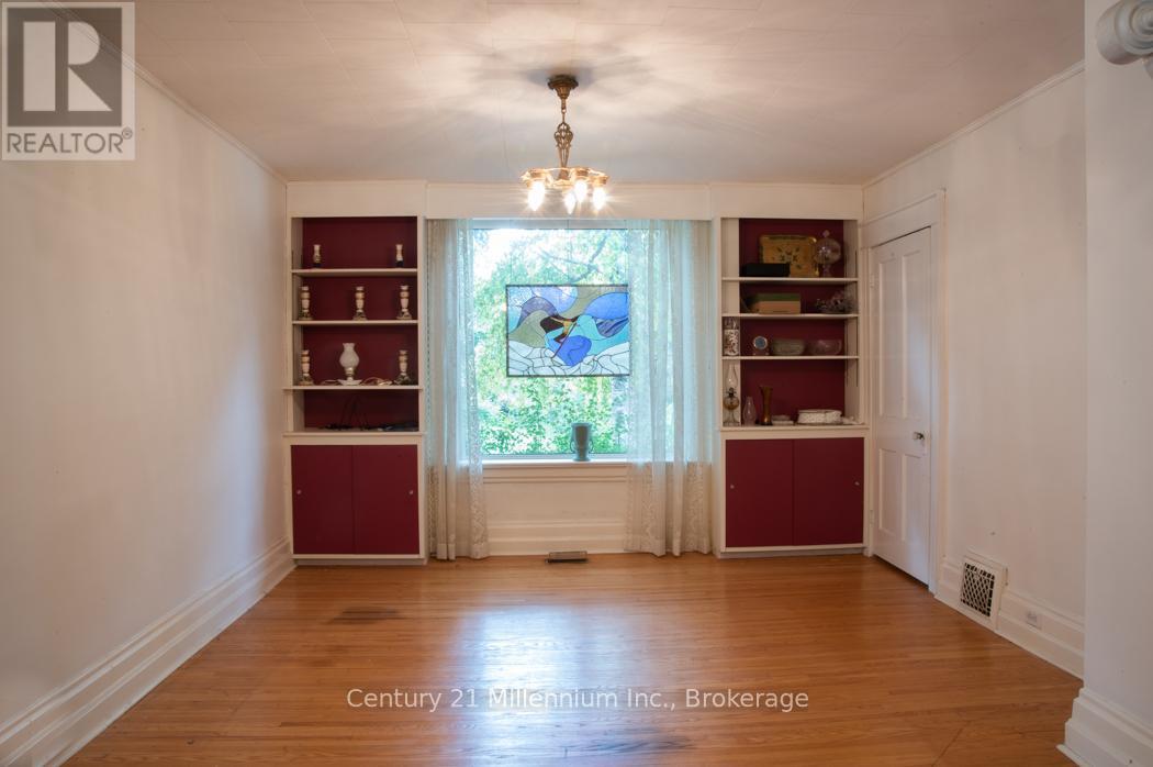 47 Pearson Street, Meaford, Ontario  N4L 1K7 - Photo 12 - X12380596
