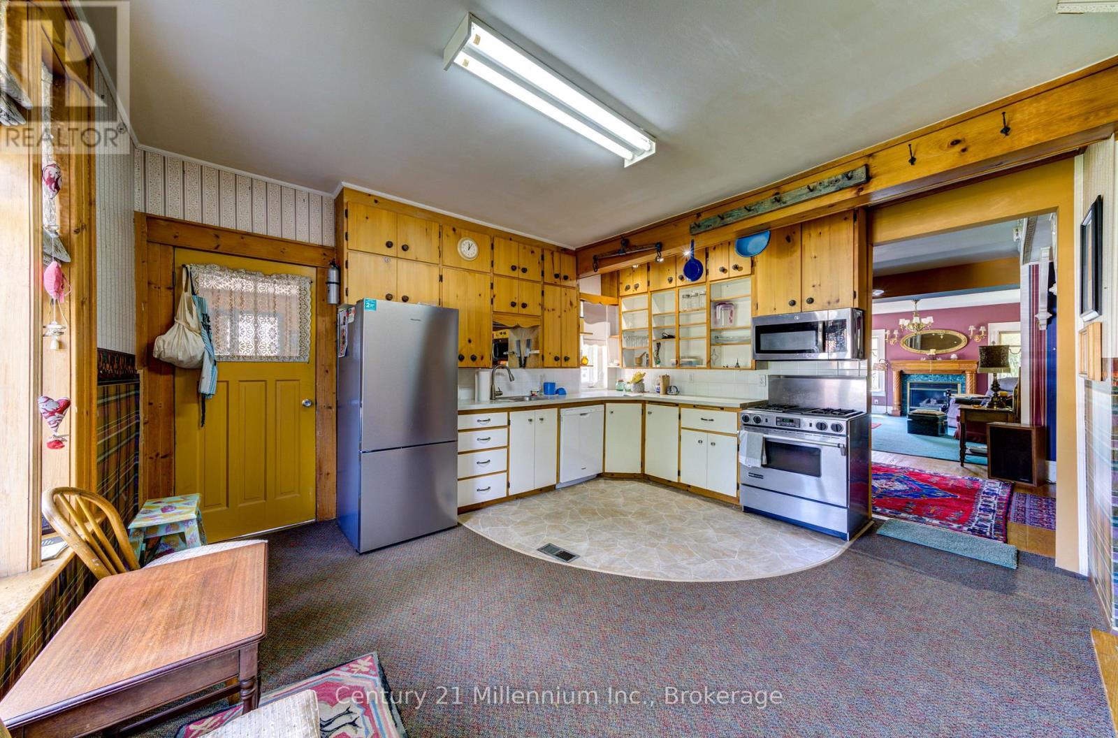 47 Pearson Street, Meaford, Ontario  N4L 1K7 - Photo 15 - X12380596
