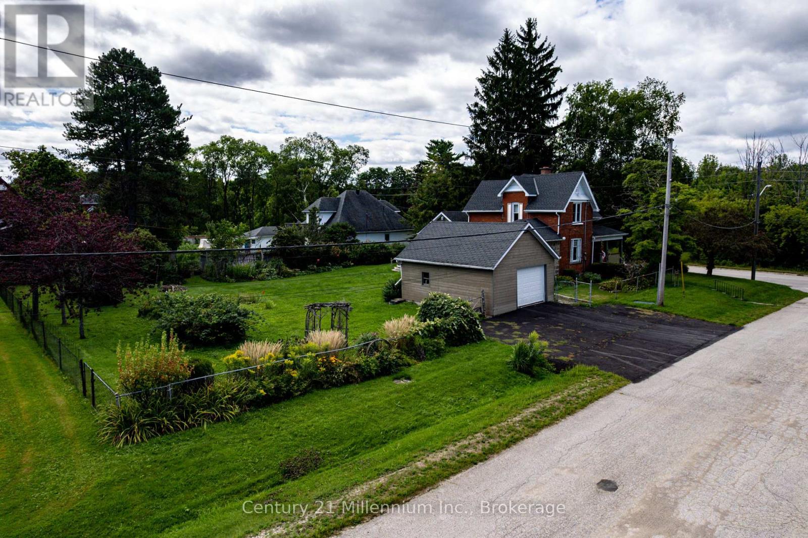 47 Pearson Street, Meaford, Ontario  N4L 1K7 - Photo 37 - X12380596