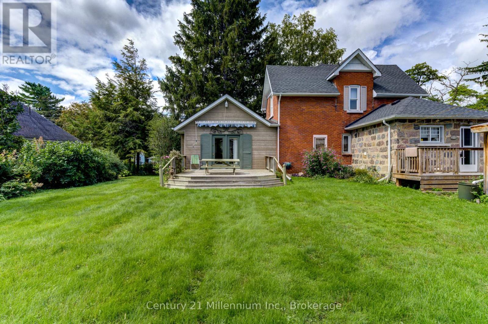 47 Pearson Street, Meaford, Ontario  N4L 1K7 - Photo 30 - X12380596