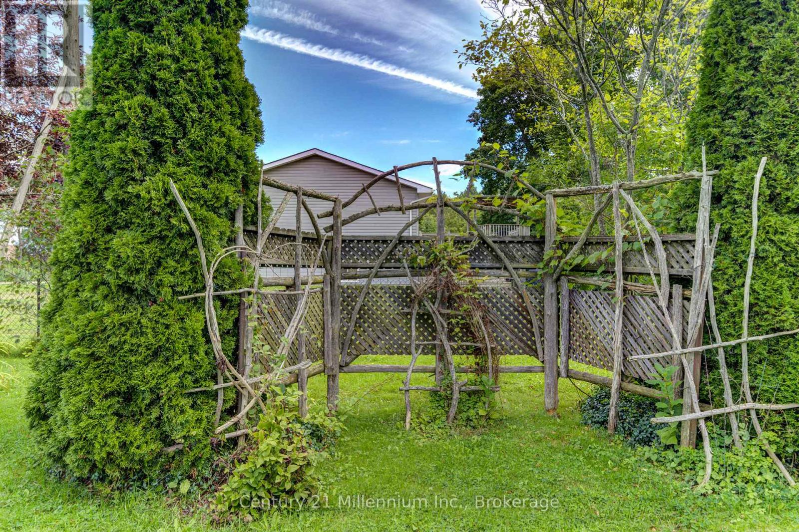 47 Pearson Street, Meaford, Ontario  N4L 1K7 - Photo 32 - X12380596