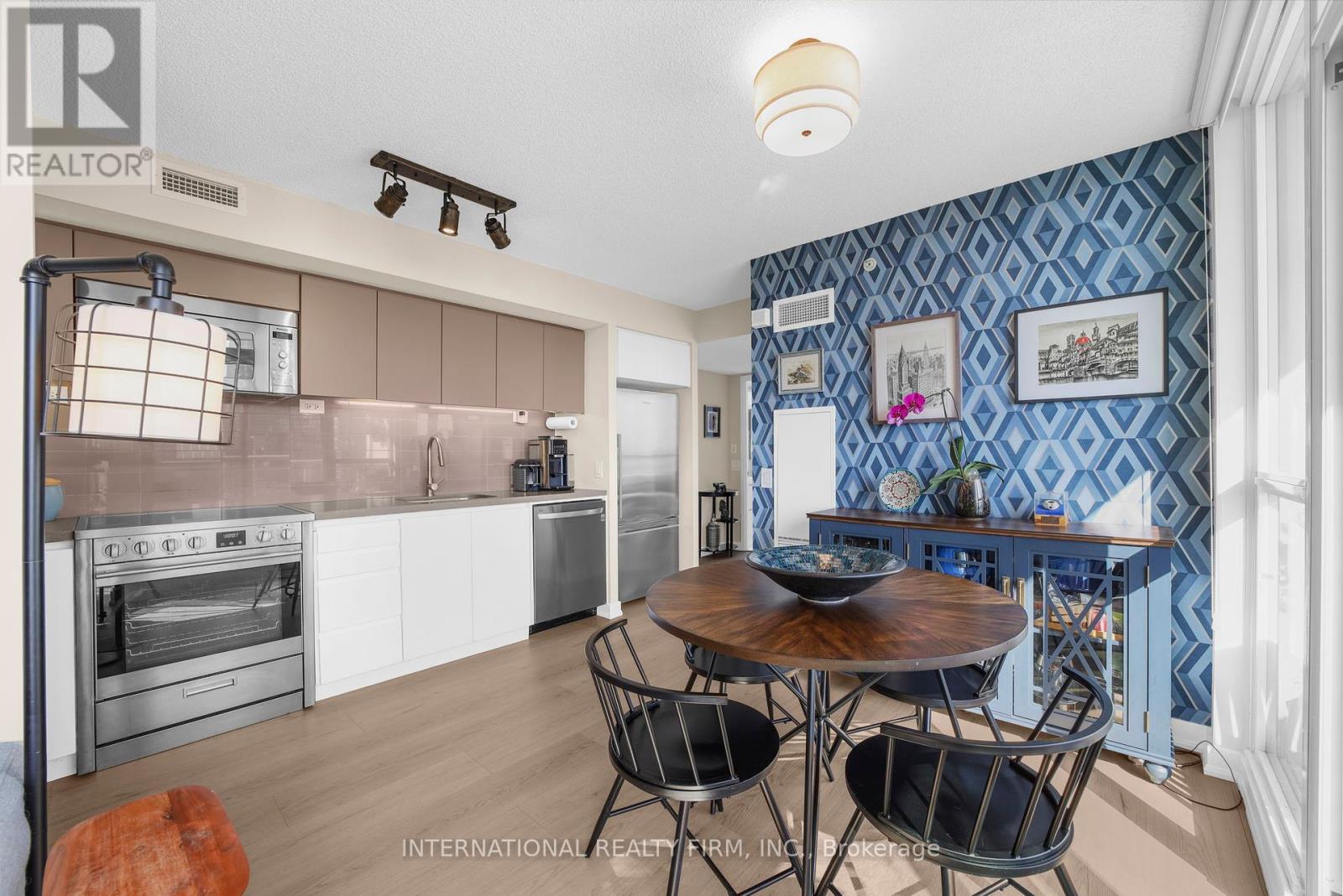 2112 - 85 Queens Wharf Road, Toronto, Ontario  M5V 0J9 - Photo 12 - C12396674