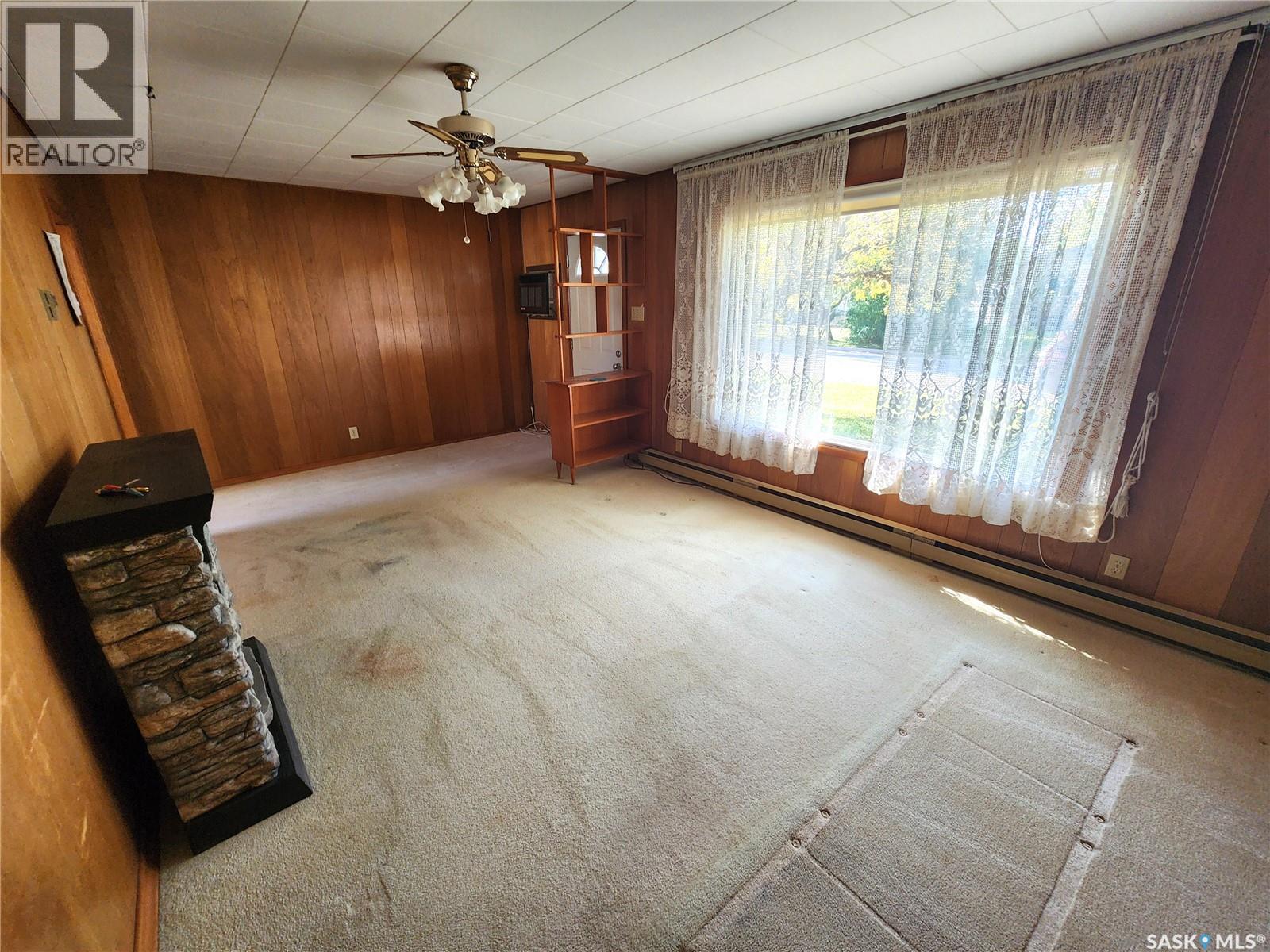 208 2nd Avenue E, Lampman, Saskatchewan  S0C 1N0 - Photo 11 - SK019060