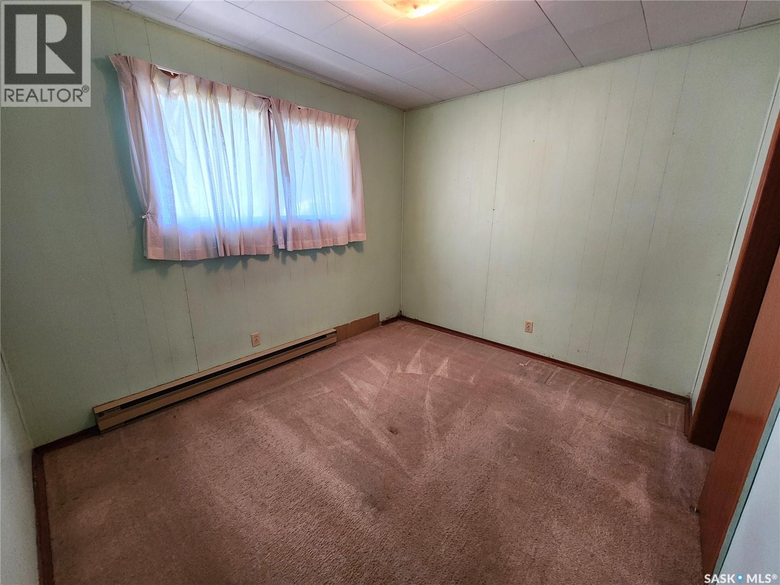 208 2nd Avenue E, Lampman, Saskatchewan  S0C 1N0 - Photo 14 - SK019060