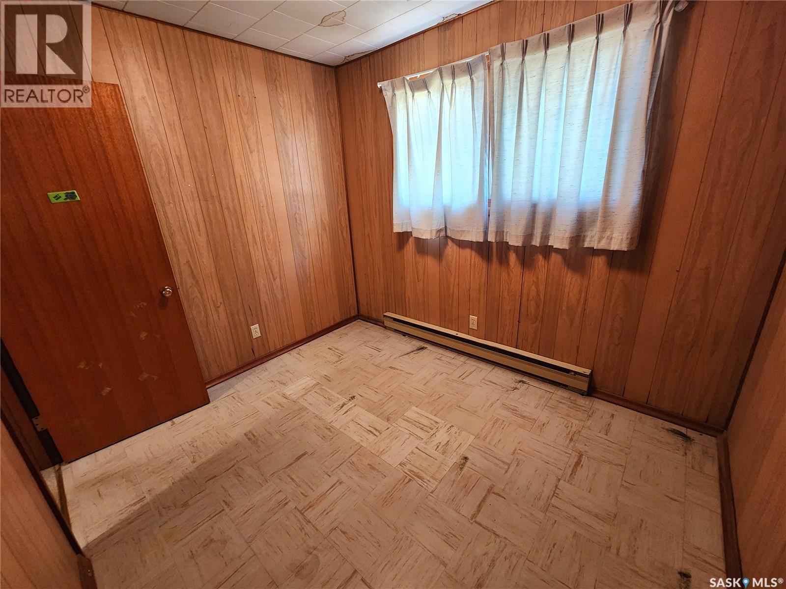 208 2nd Avenue E, Lampman, Saskatchewan  S0C 1N0 - Photo 17 - SK019060