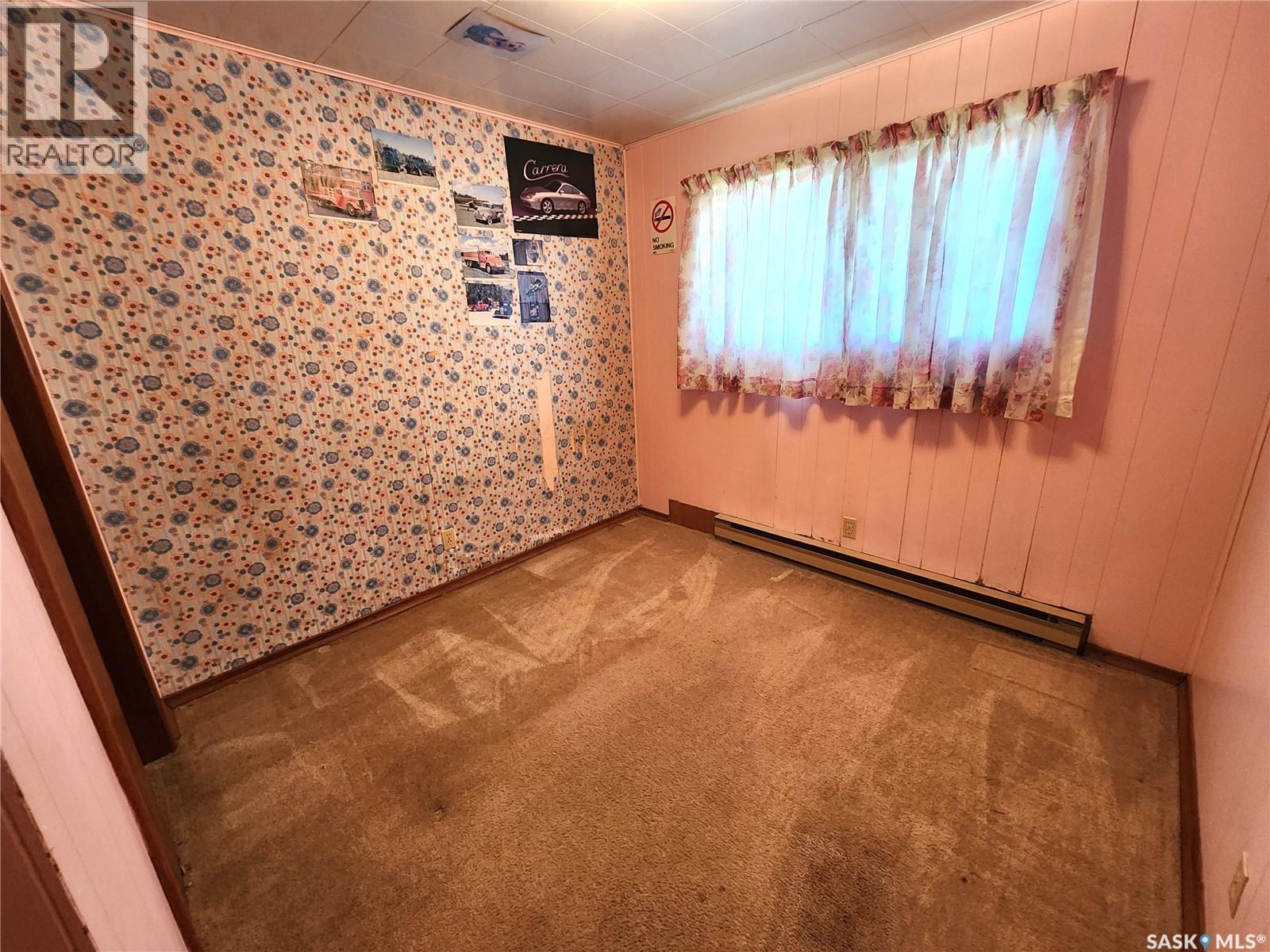 208 2nd Avenue E, Lampman, Saskatchewan  S0C 1N0 - Photo 18 - SK019060