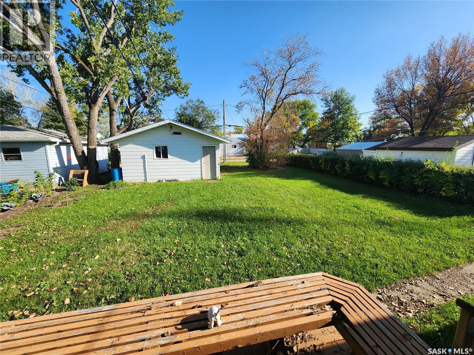 208 2nd Avenue E, Lampman, Saskatchewan  S0C 1N0 - Photo 20 - SK019060