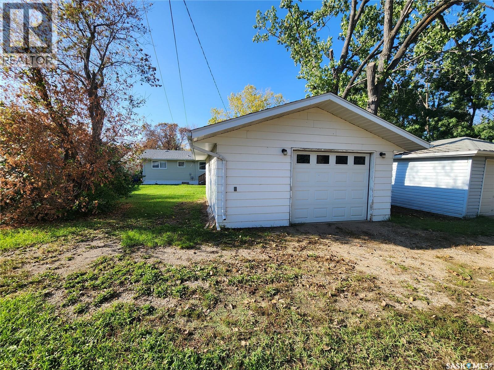 208 2nd Avenue E, Lampman, Saskatchewan  S0C 1N0 - Photo 23 - SK019060