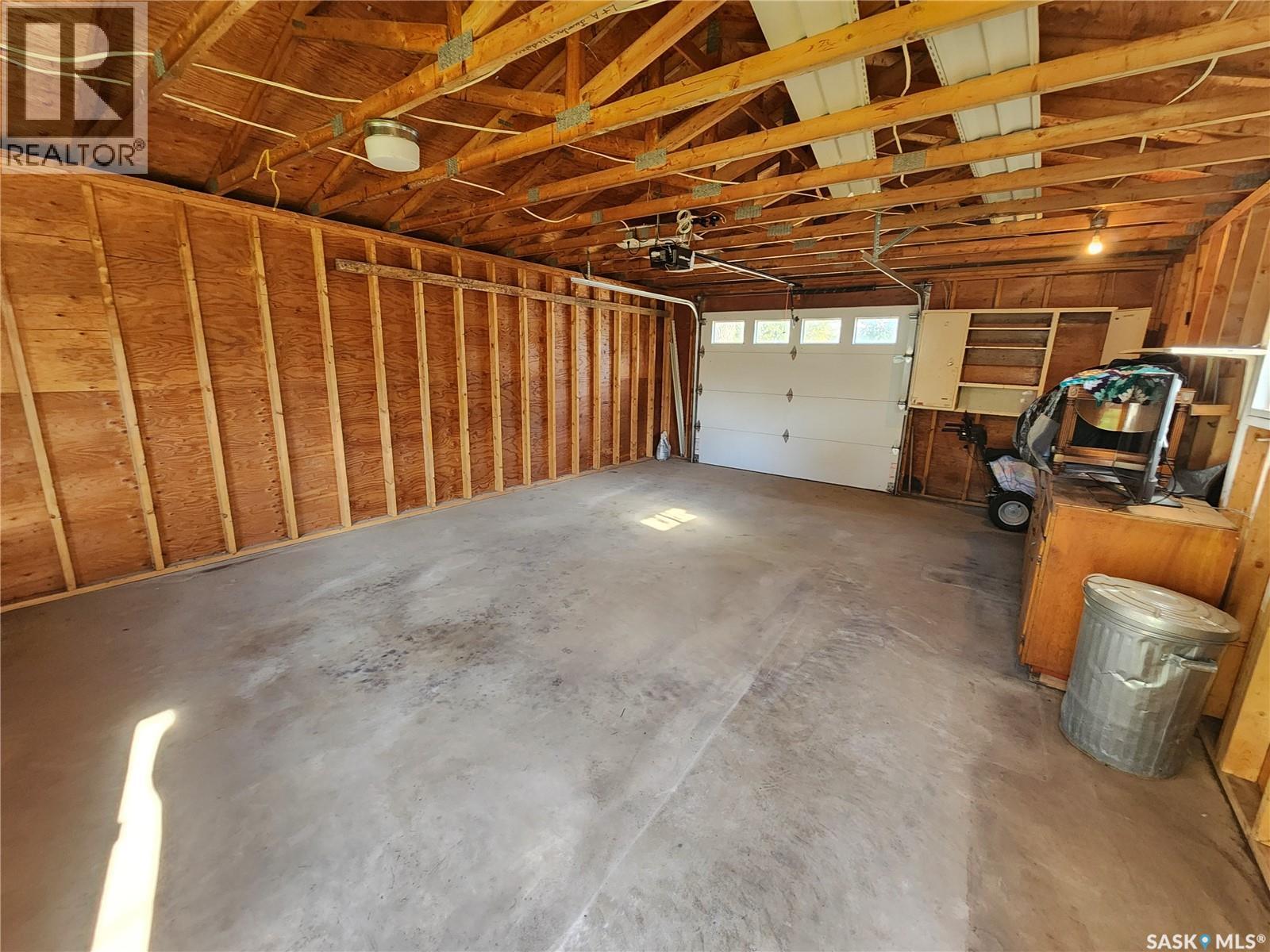 208 2nd Avenue E, Lampman, Saskatchewan  S0C 1N0 - Photo 25 - SK019060