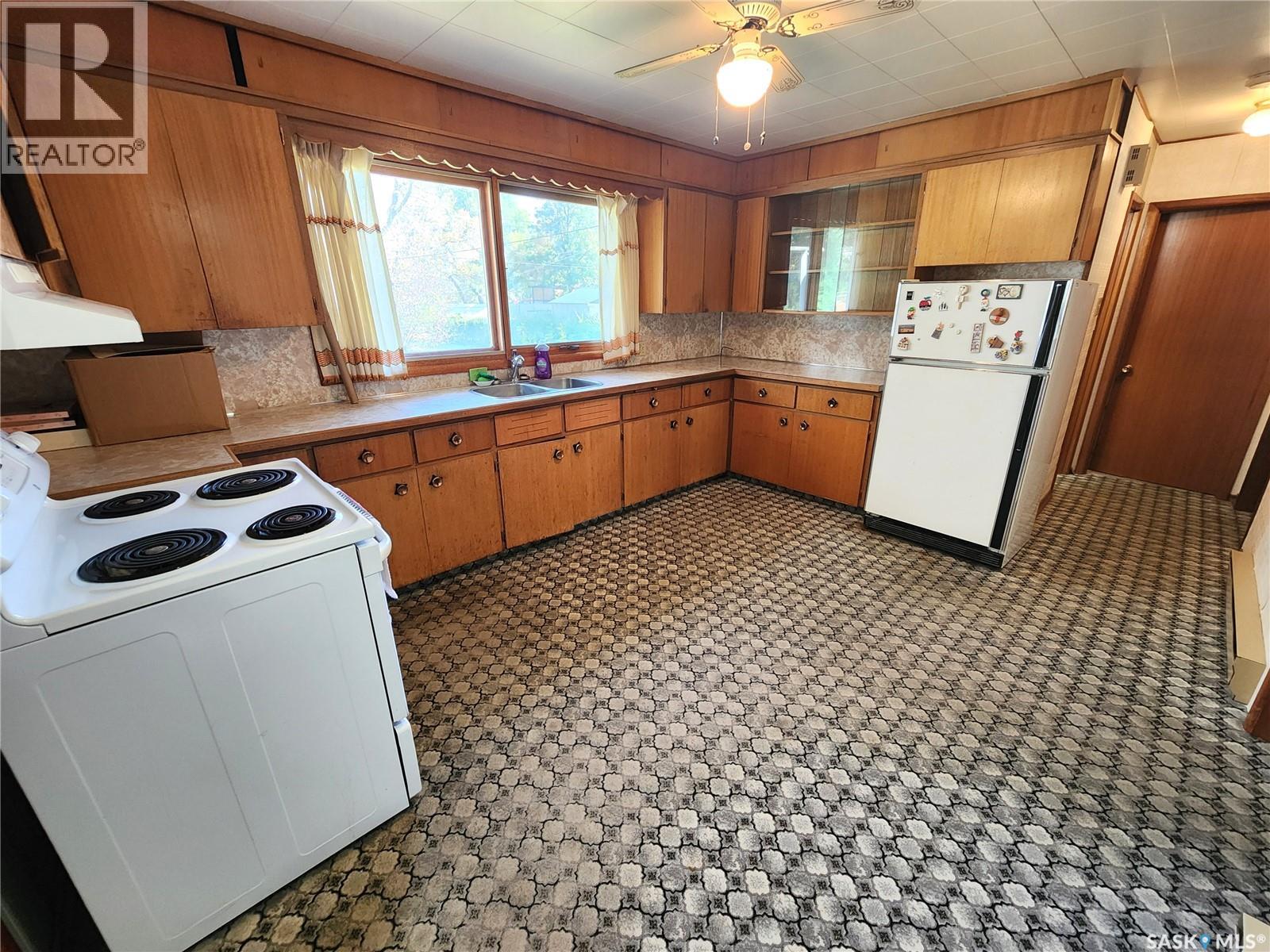 208 2nd Avenue E, Lampman, Saskatchewan  S0C 1N0 - Photo 5 - SK019060