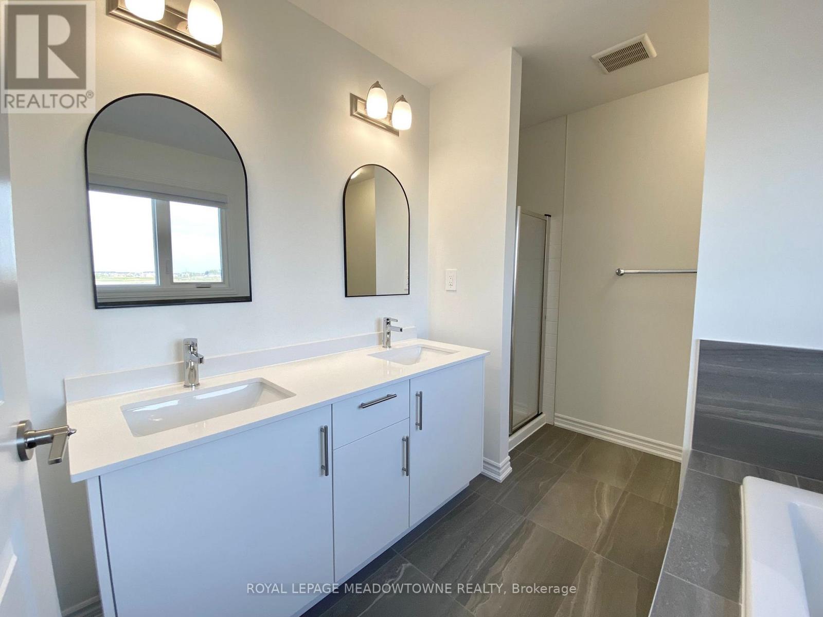 1461 Savoline Boulevard, Milton, Ontario  L9E 2G5 - Photo 19 - W12410202
