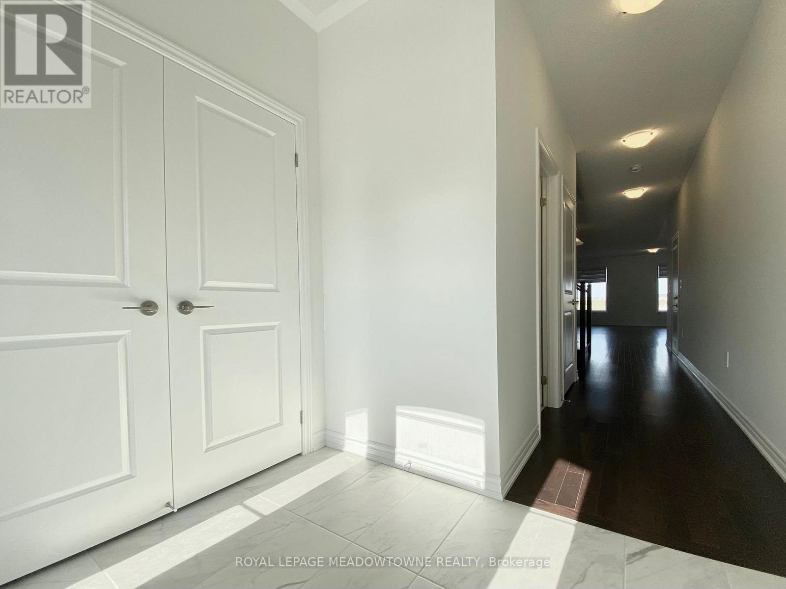 1461 Savoline Boulevard, Milton, Ontario  L9E 2G5 - Photo 3 - W12410202