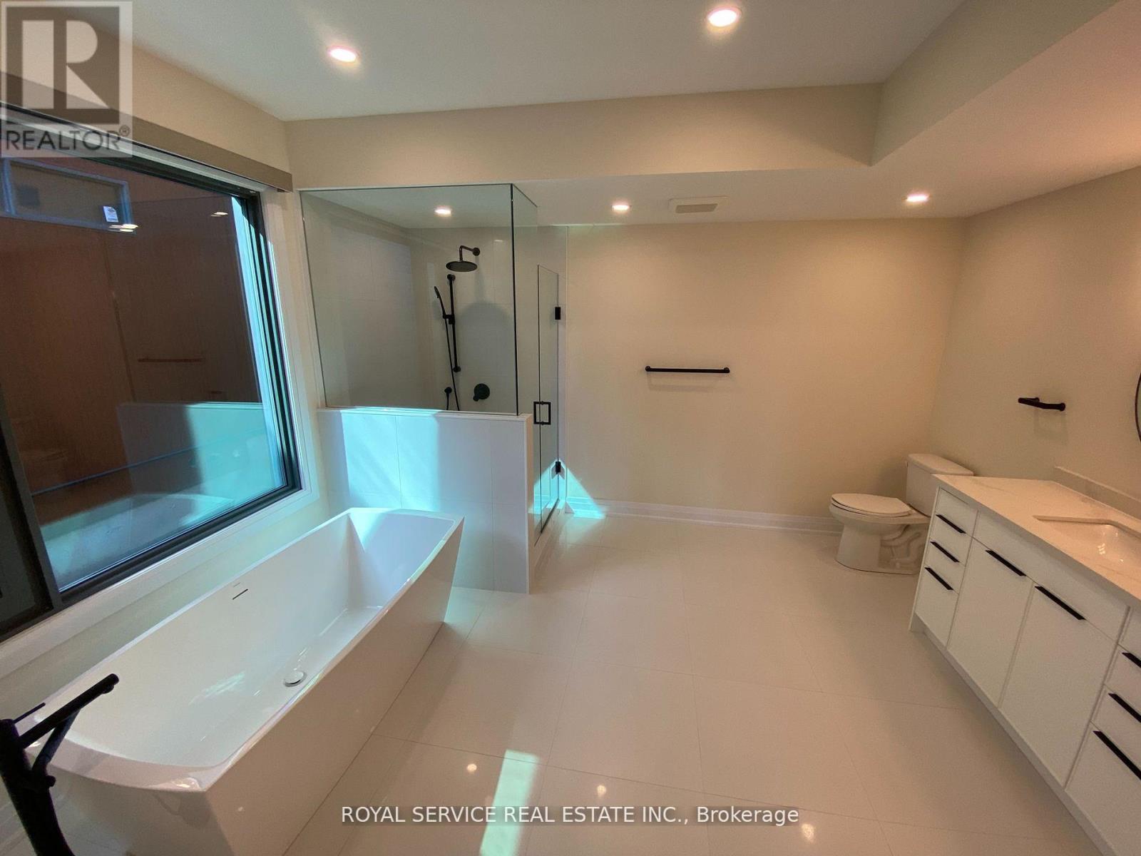 Upper - 61 Waywell Street, Whitby, Ontario  L1N 8P2 - Photo 9 - E12422374