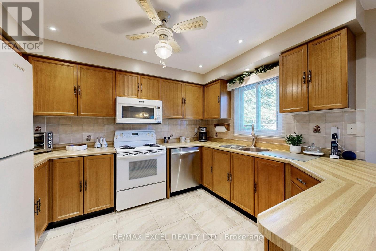 24 Lehman Crescent, Markham (Markham Village), Ontario  L3P 5X1 - Photo 10 - N12422327
