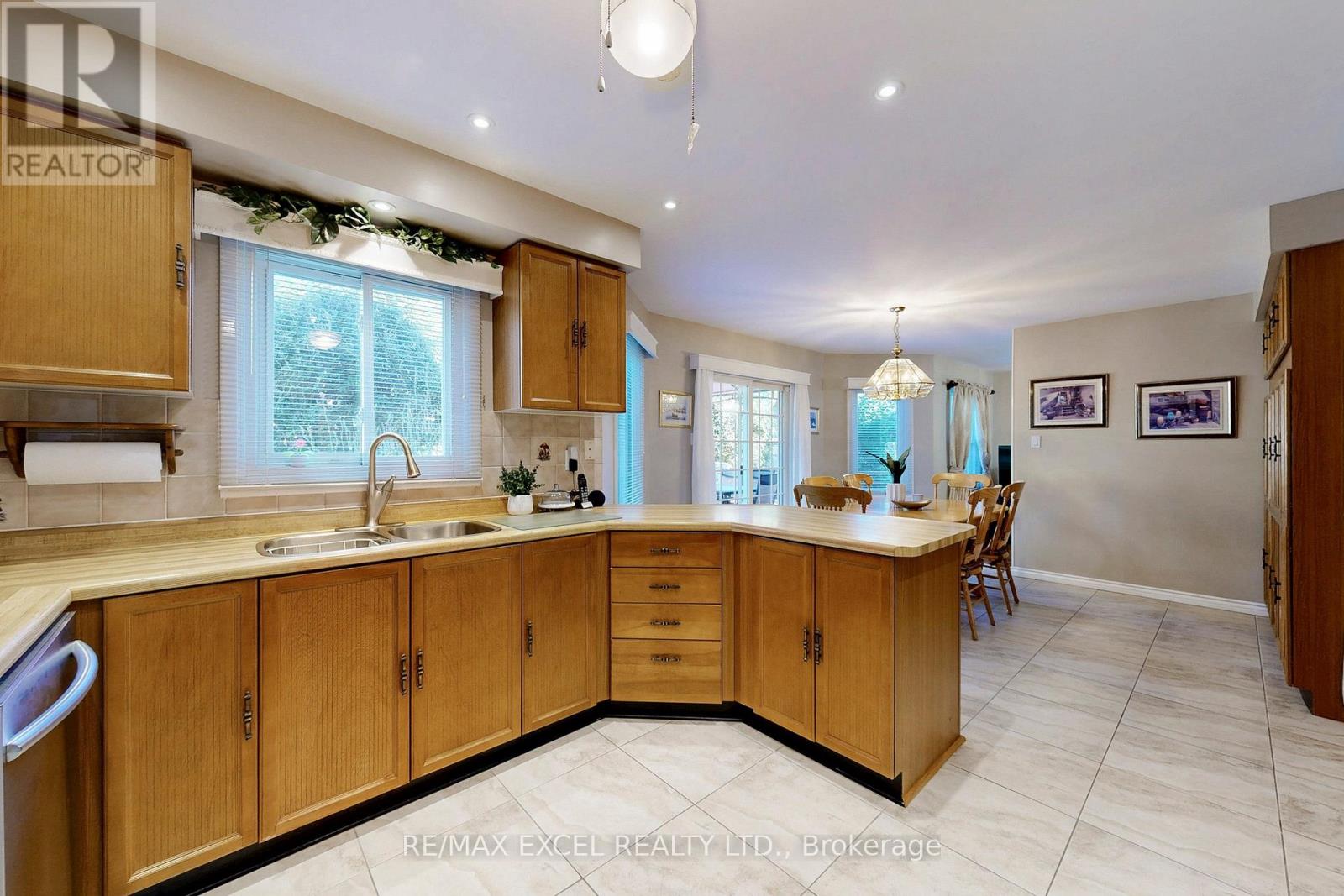 24 Lehman Crescent, Markham (Markham Village), Ontario  L3P 5X1 - Photo 13 - N12422327
