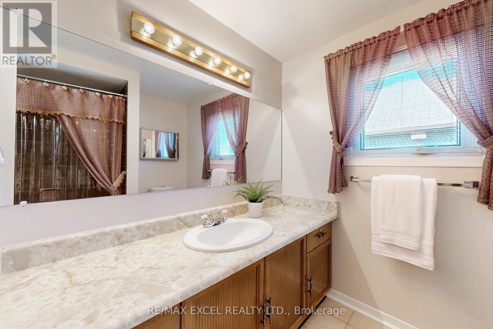 24 Lehman Crescent, Markham (Markham Village), Ontario  L3P 5X1 - Photo 32 - N12422327