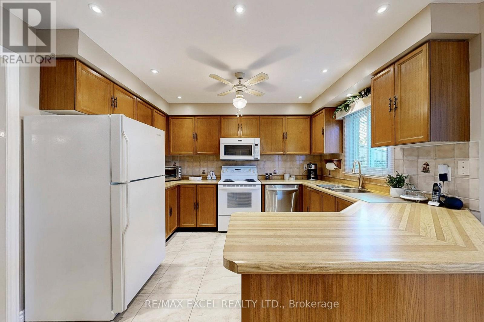 24 Lehman Crescent, Markham (Markham Village), Ontario  L3P 5X1 - Photo 9 - N12422327