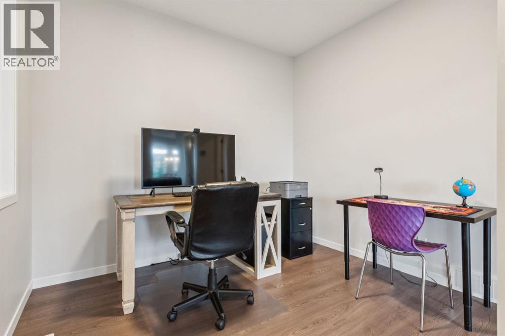335 Creekside Way Sw, Calgary, Alberta  T2X 5B2 - Photo 4 - A2244221