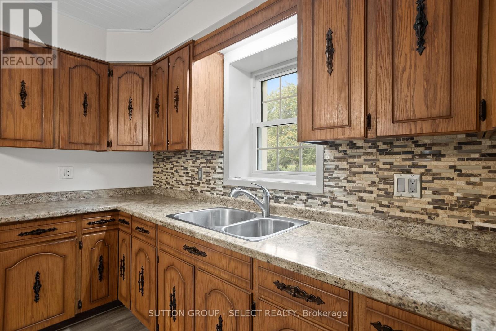 71479 Babylon Line, Bluewater, Ontario  N0M 2T0 - Photo 10 - X12422364
