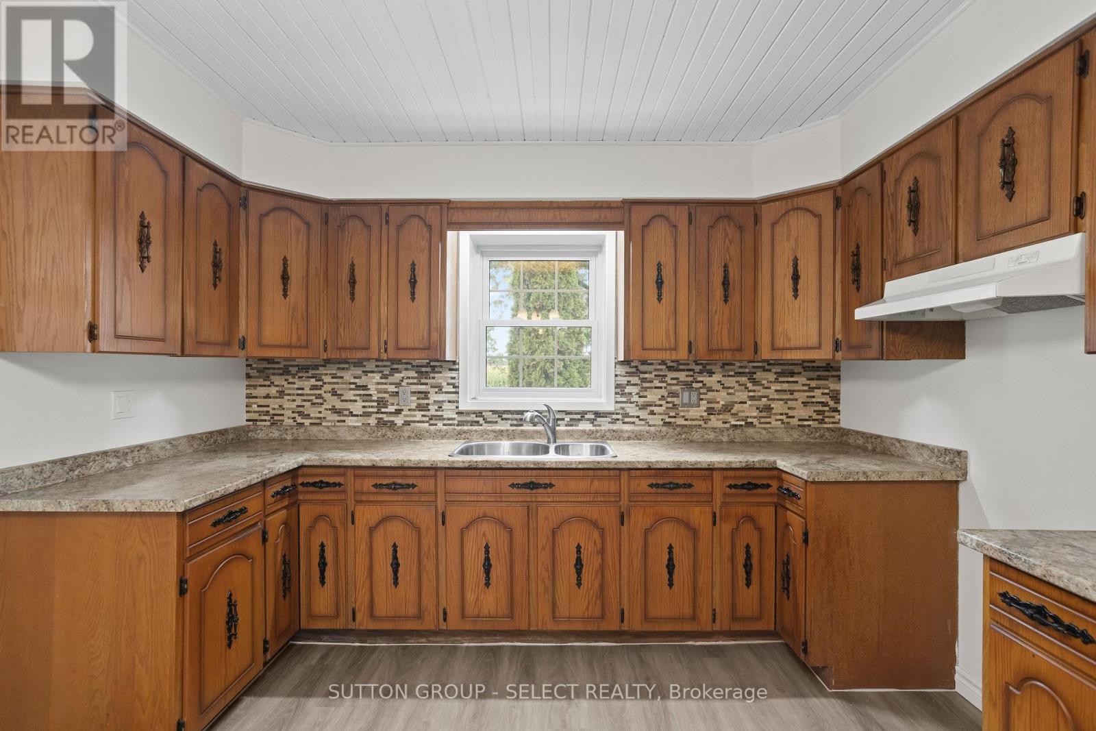 71479 Babylon Line, Bluewater, Ontario  N0M 2T0 - Photo 9 - X12422364