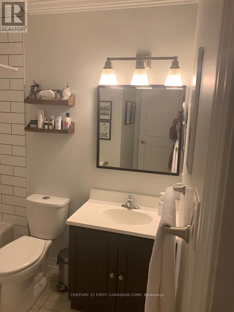 46 - 140 Conway Drive, London South, Ontario  N6E 3N2 - Photo 4 - X12422428