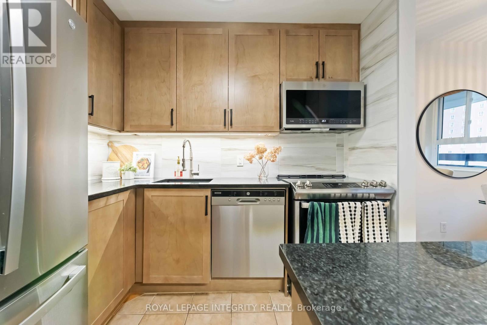 408 - 2000 Jasmine Crescent, Ottawa, Ontario  K1J 8K4 - Photo 5 - X12422370