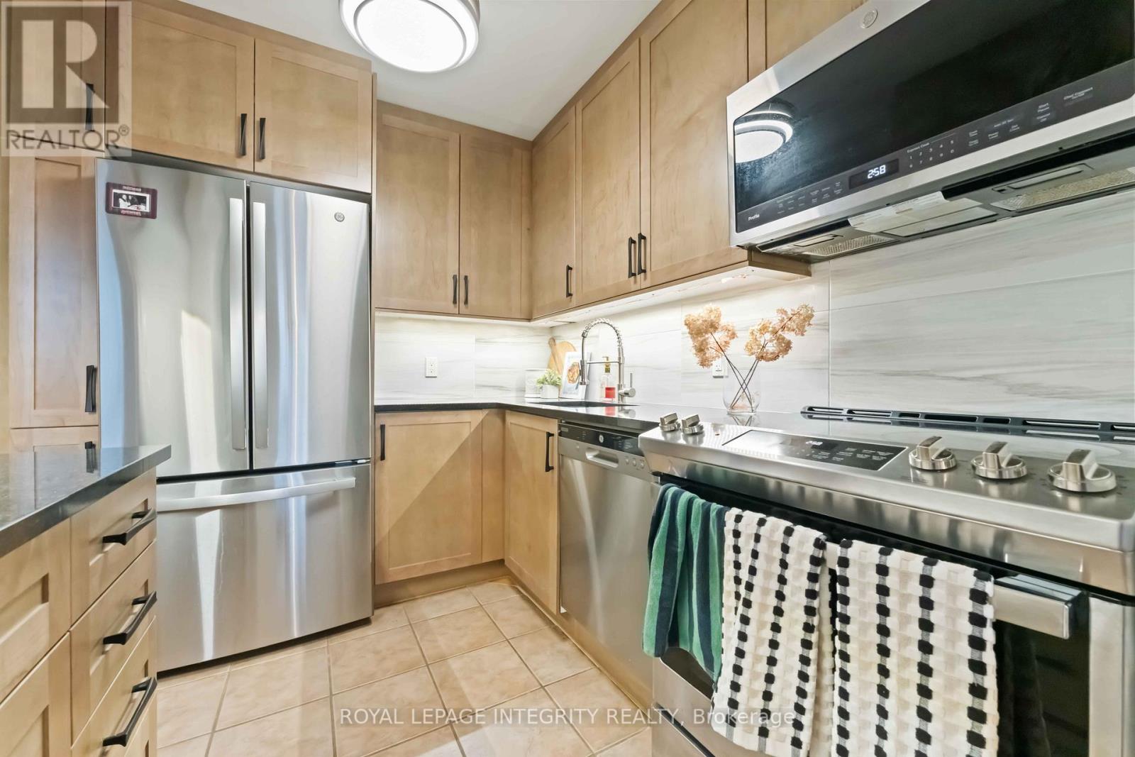 408 - 2000 Jasmine Crescent, Ottawa, Ontario  K1J 8K4 - Photo 7 - X12422370