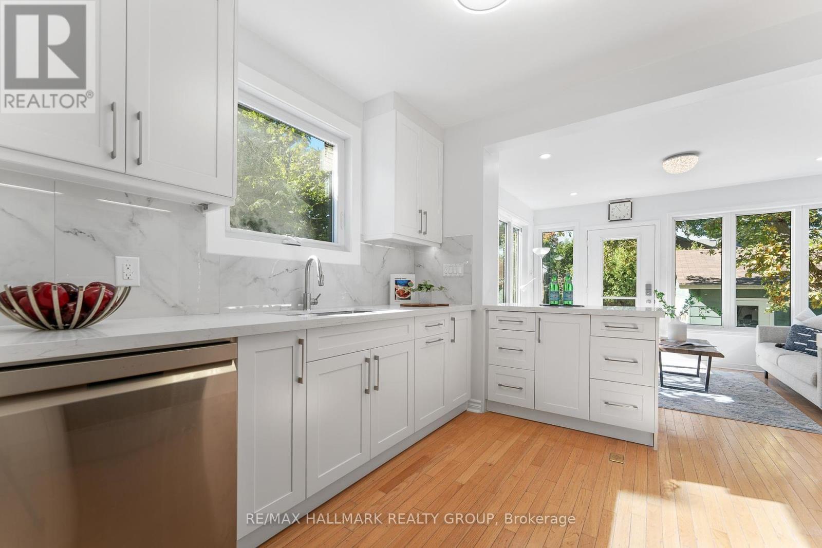 242 Harmer Avenue S, Ottawa, Ontario  K1Y 0V6 - Photo 11 - X12422390