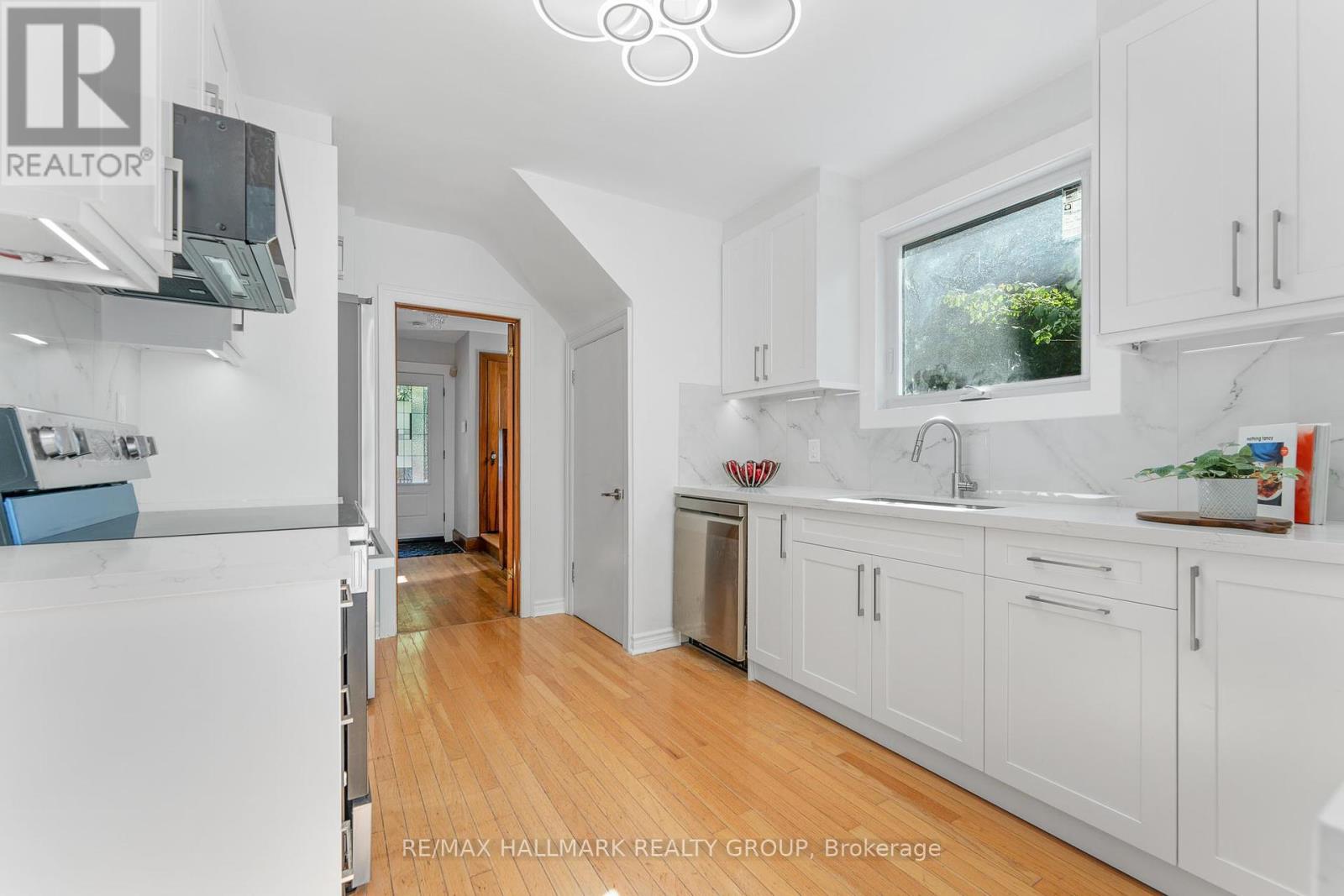 242 Harmer Avenue S, Ottawa, Ontario  K1Y 0V6 - Photo 12 - X12422390