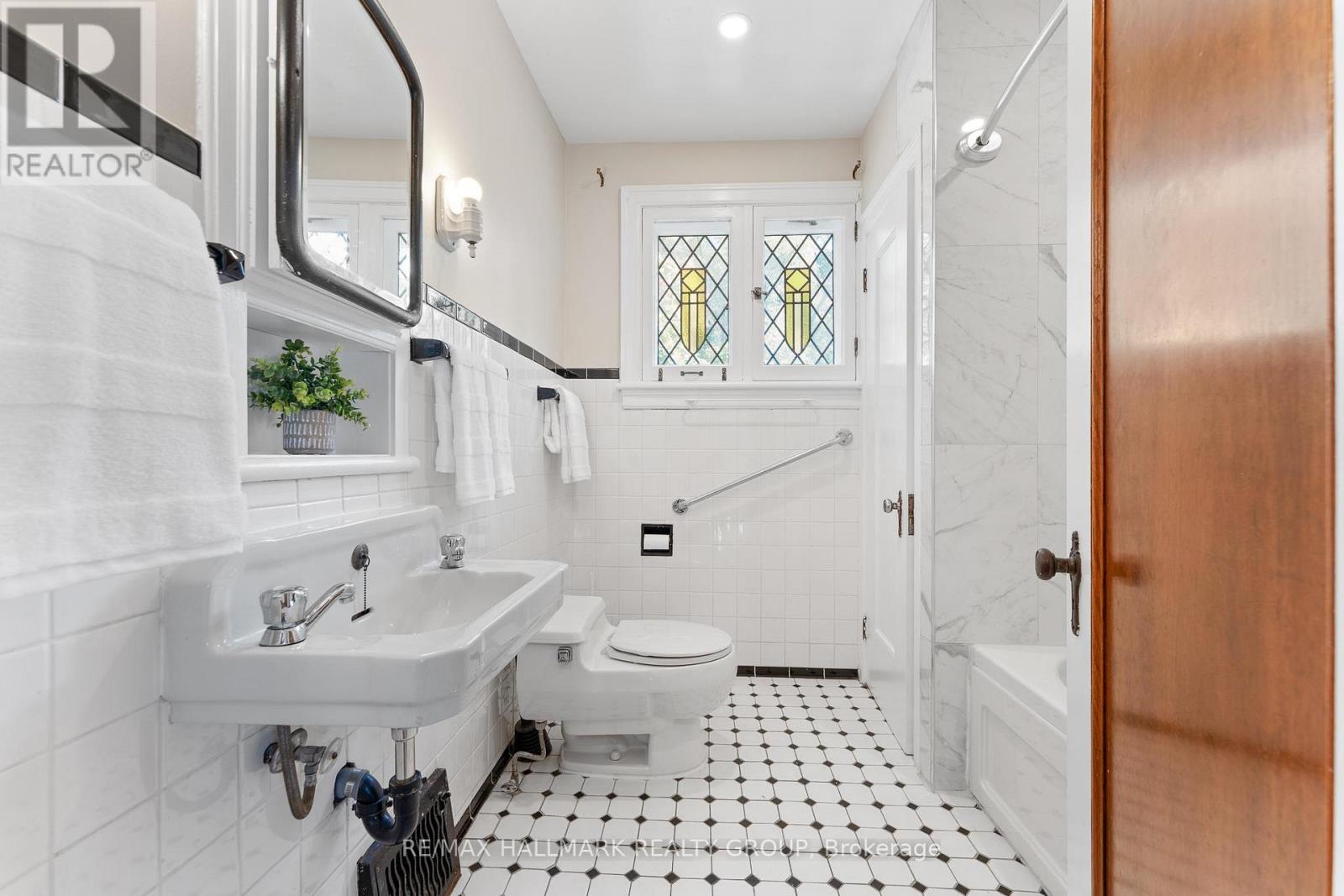 242 Harmer Avenue S, Ottawa, Ontario  K1Y 0V6 - Photo 23 - X12422390