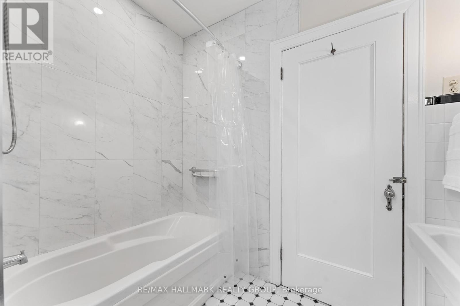 242 Harmer Avenue S, Ottawa, Ontario  K1Y 0V6 - Photo 24 - X12422390