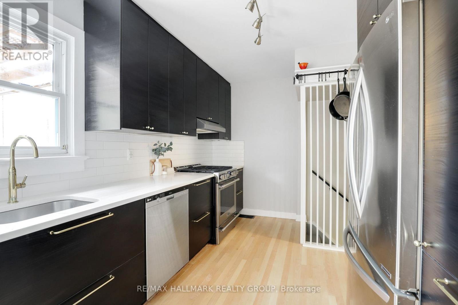 836 Borthwick Avenue, Ottawa, Ontario  K1K 2M8 - Photo 17 - X12422453