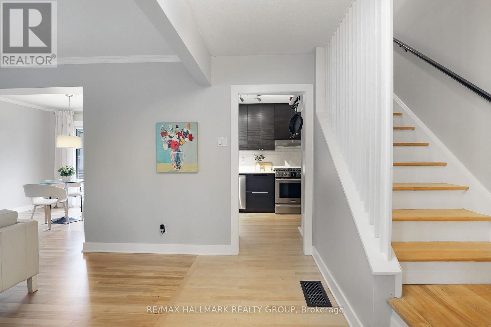836 Borthwick Avenue, Ottawa, Ontario  K1K 2M8 - Photo 3 - X12422453