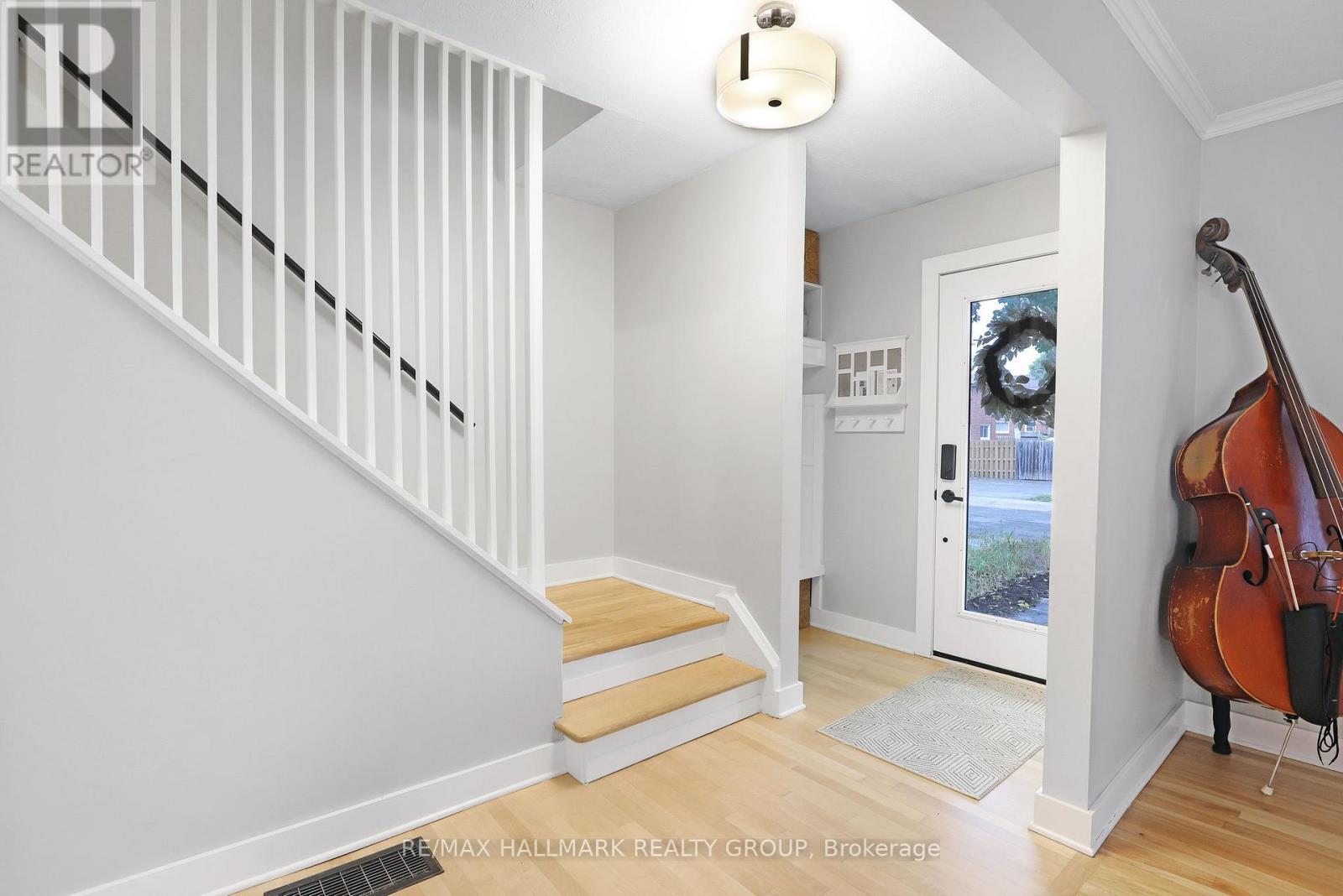 836 Borthwick Avenue, Ottawa, Ontario  K1K 2M8 - Photo 6 - X12422453