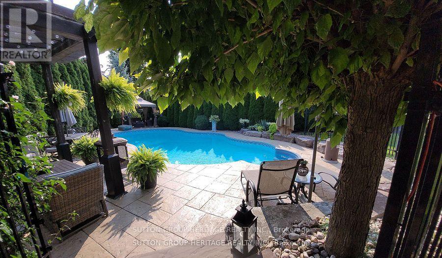 35 Pondmede Crescent, Whitchurch-Stouffville, Ontario  L4A 0E2 - Photo 35 - N12369153