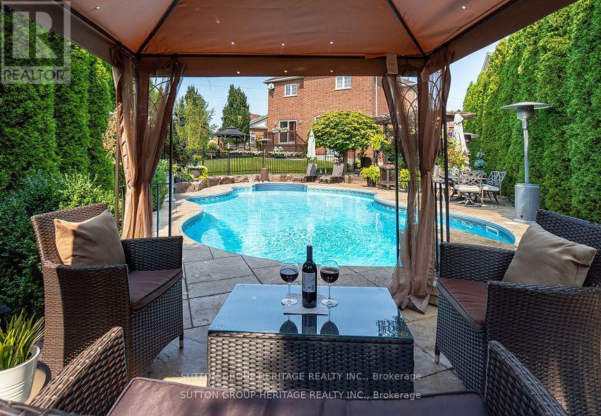 35 Pondmede Crescent, Whitchurch-Stouffville, Ontario  L4A 0E2 - Photo 48 - N12369153