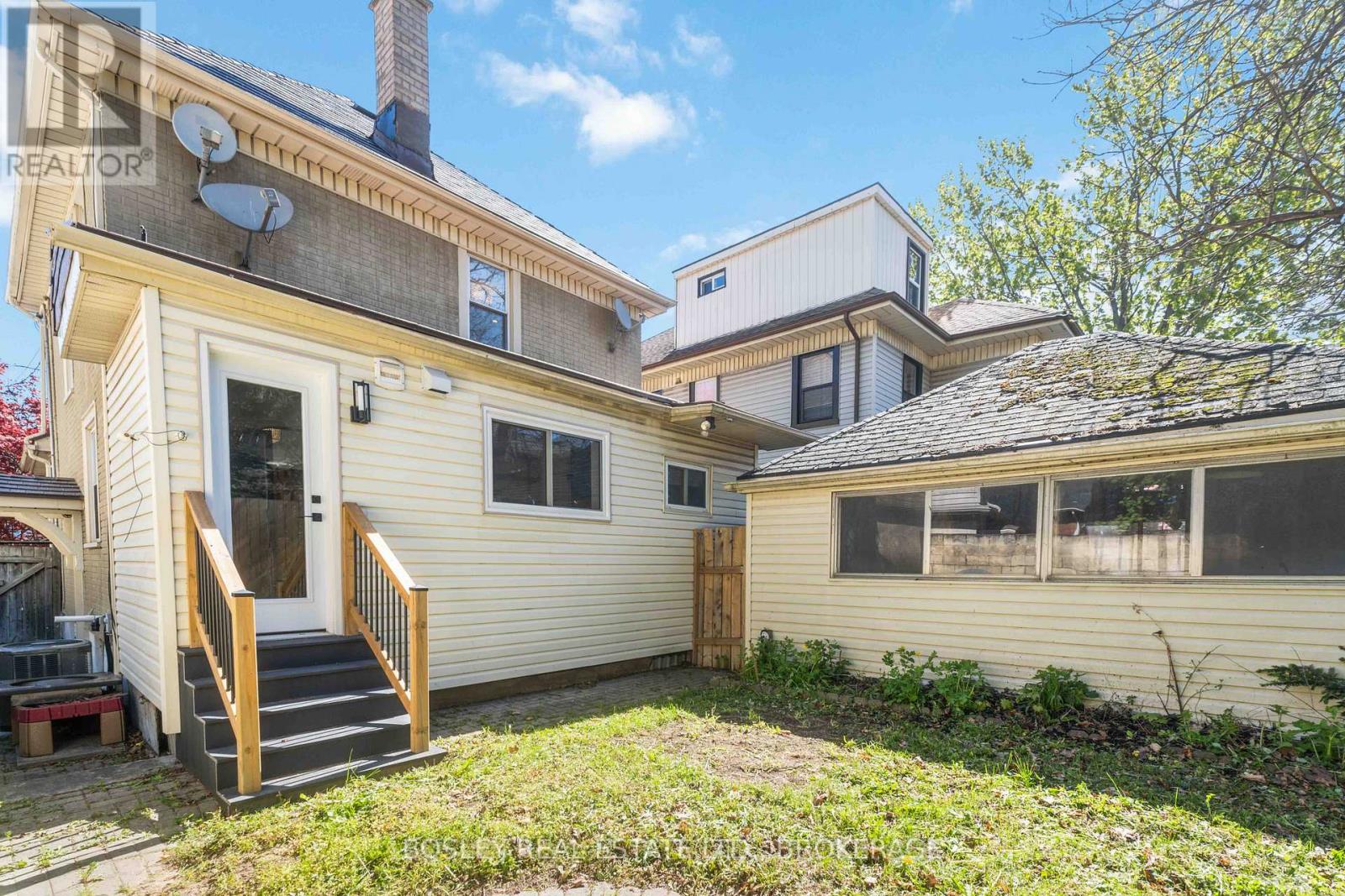 11 Gerrard Street, St. Catharines, Ontario  L2R 5S8 - Photo 28 - X12422419
