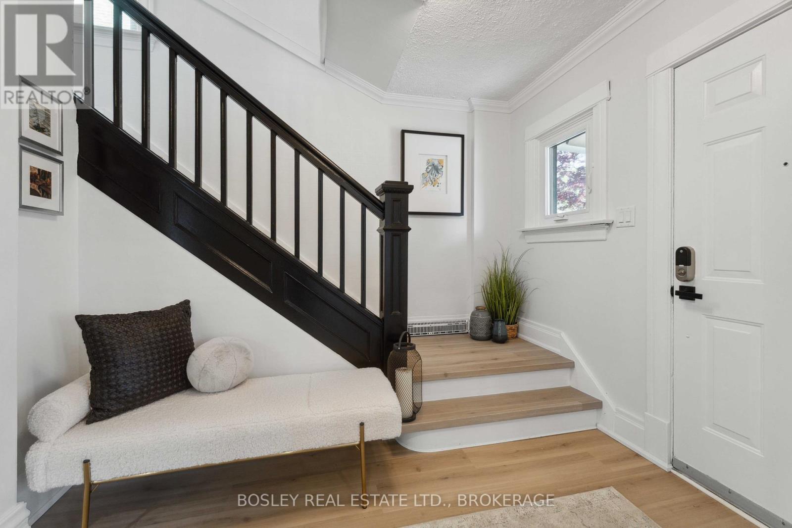 11 Gerrard Street, St. Catharines, Ontario  L2R 5S8 - Photo 3 - X12422419
