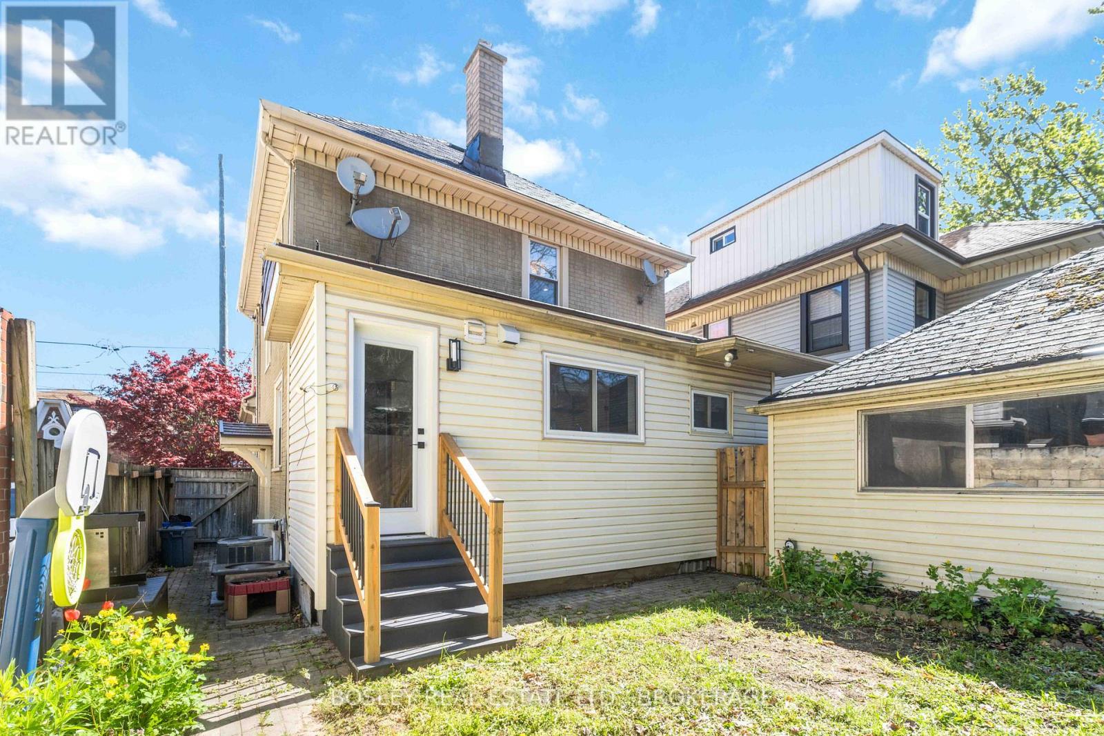 11 Gerrard Street, St. Catharines, Ontario  L2R 5S8 - Photo 35 - X12422419