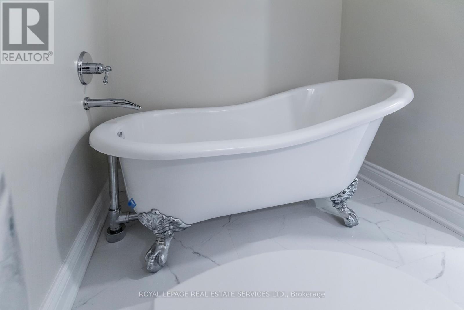 309 - 1 Palace Pier Court, Toronto (Mimico), Ontario  M8V 3W9 - Photo 12 - W12422298