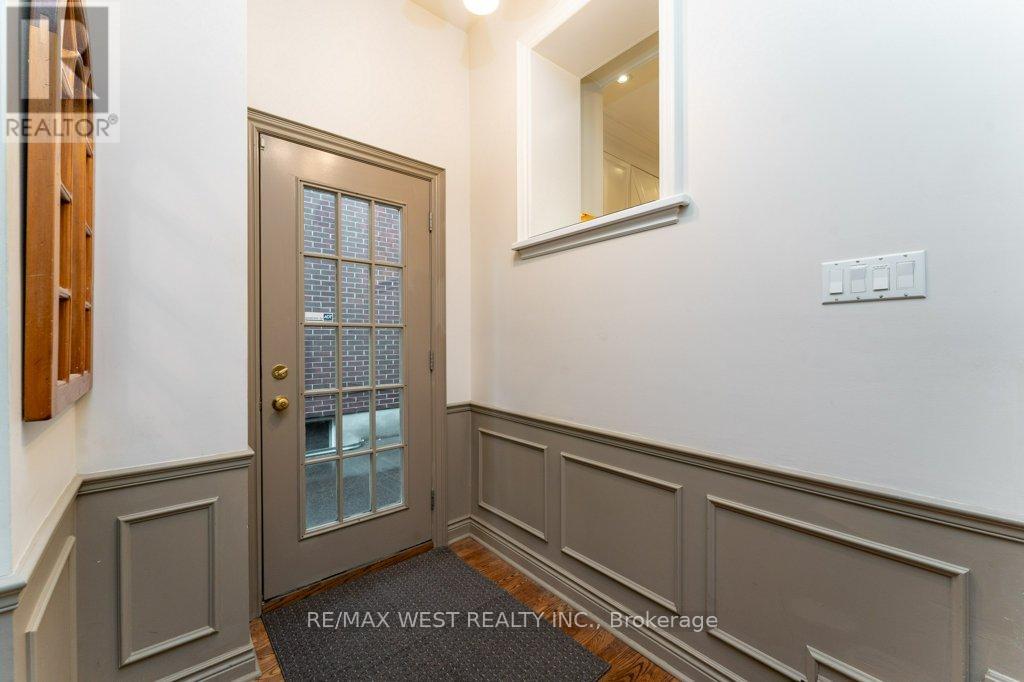 6 Kingsgrove Boulevard, Toronto, Ontario  M8X 1N3 - Photo 14 - W12422321