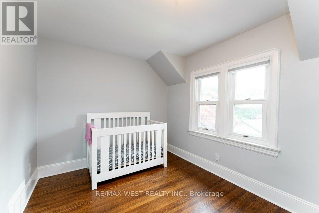 6 Kingsgrove Boulevard, Toronto, Ontario  M8X 1N3 - Photo 20 - W12422321