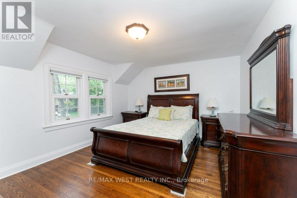 6 Kingsgrove Boulevard, Toronto, Ontario  M8X 1N3 - Photo 22 - W12422321