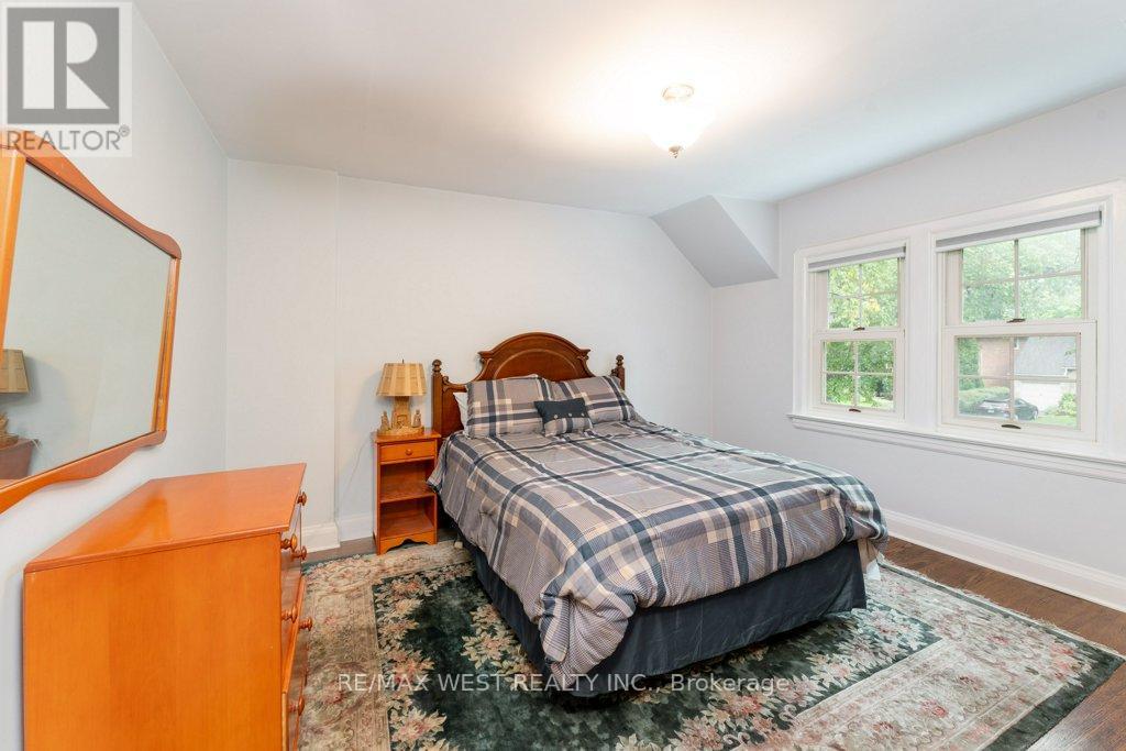6 Kingsgrove Boulevard, Toronto, Ontario  M8X 1N3 - Photo 23 - W12422321