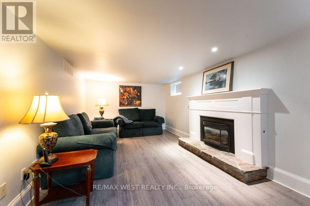 6 Kingsgrove Boulevard, Toronto, Ontario  M8X 1N3 - Photo 24 - W12422321