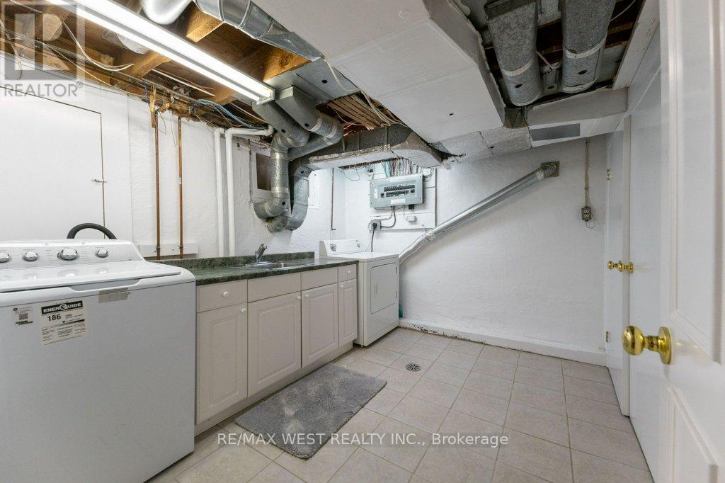 6 Kingsgrove Boulevard, Toronto, Ontario  M8X 1N3 - Photo 28 - W12422321