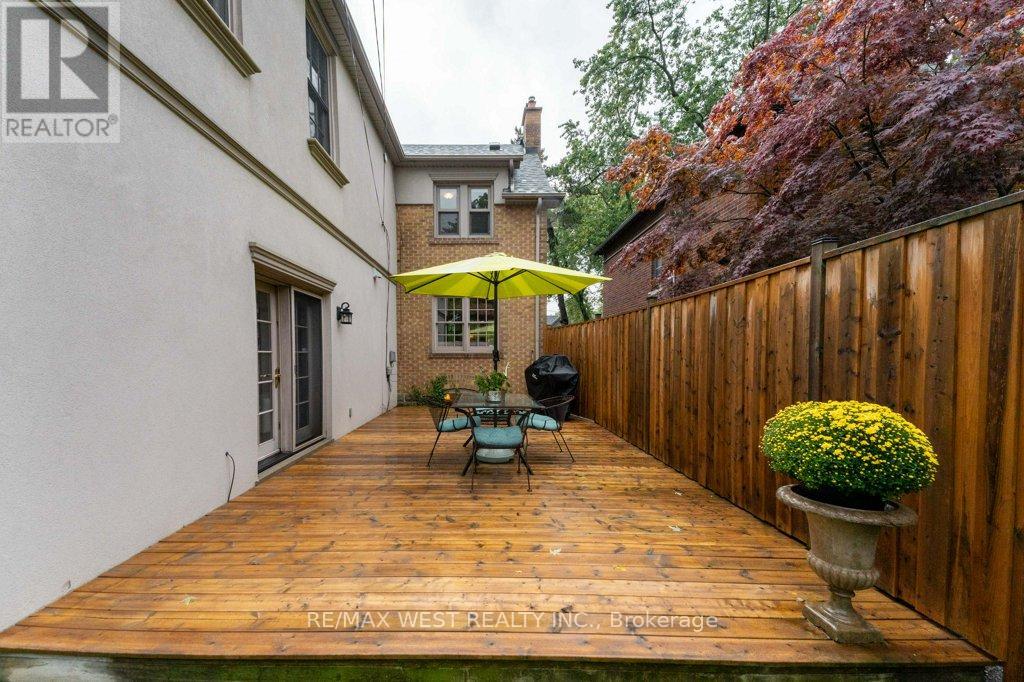 6 Kingsgrove Boulevard, Toronto, Ontario  M8X 1N3 - Photo 31 - W12422321