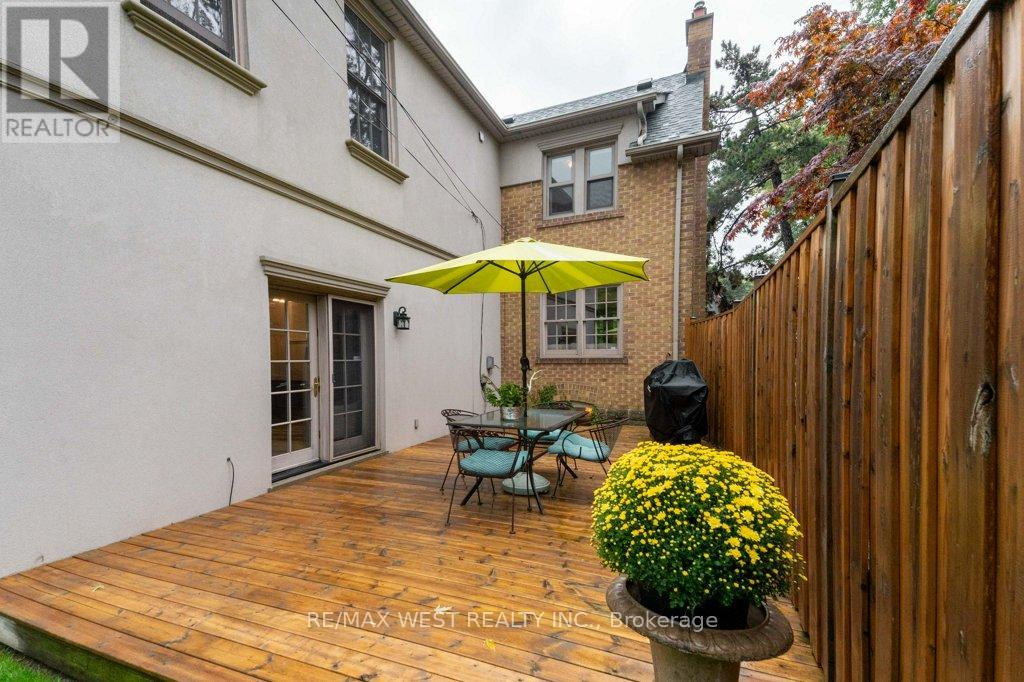 6 Kingsgrove Boulevard, Toronto, Ontario  M8X 1N3 - Photo 32 - W12422321
