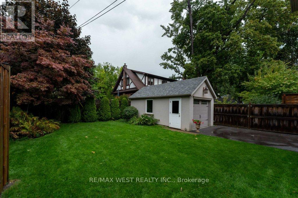 6 Kingsgrove Boulevard, Toronto, Ontario  M8X 1N3 - Photo 33 - W12422321