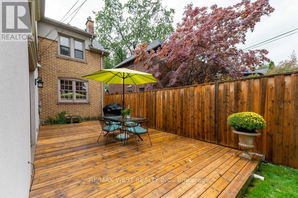 6 Kingsgrove Boulevard, Toronto, Ontario  M8X 1N3 - Photo 34 - W12422321